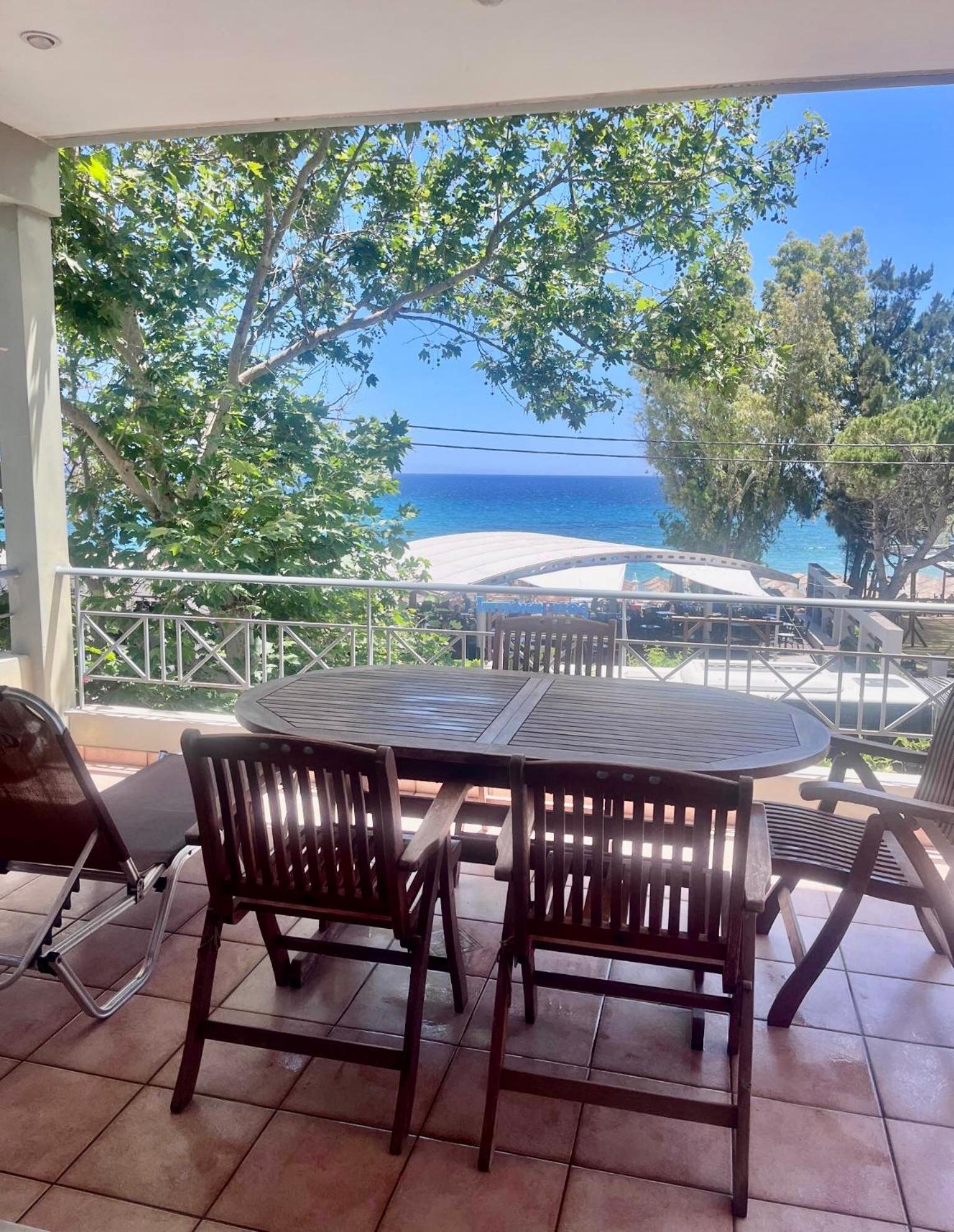 Chloe'S Sunrise Beach House Villa เอเธนส์ ภายนอก รูปภาพ